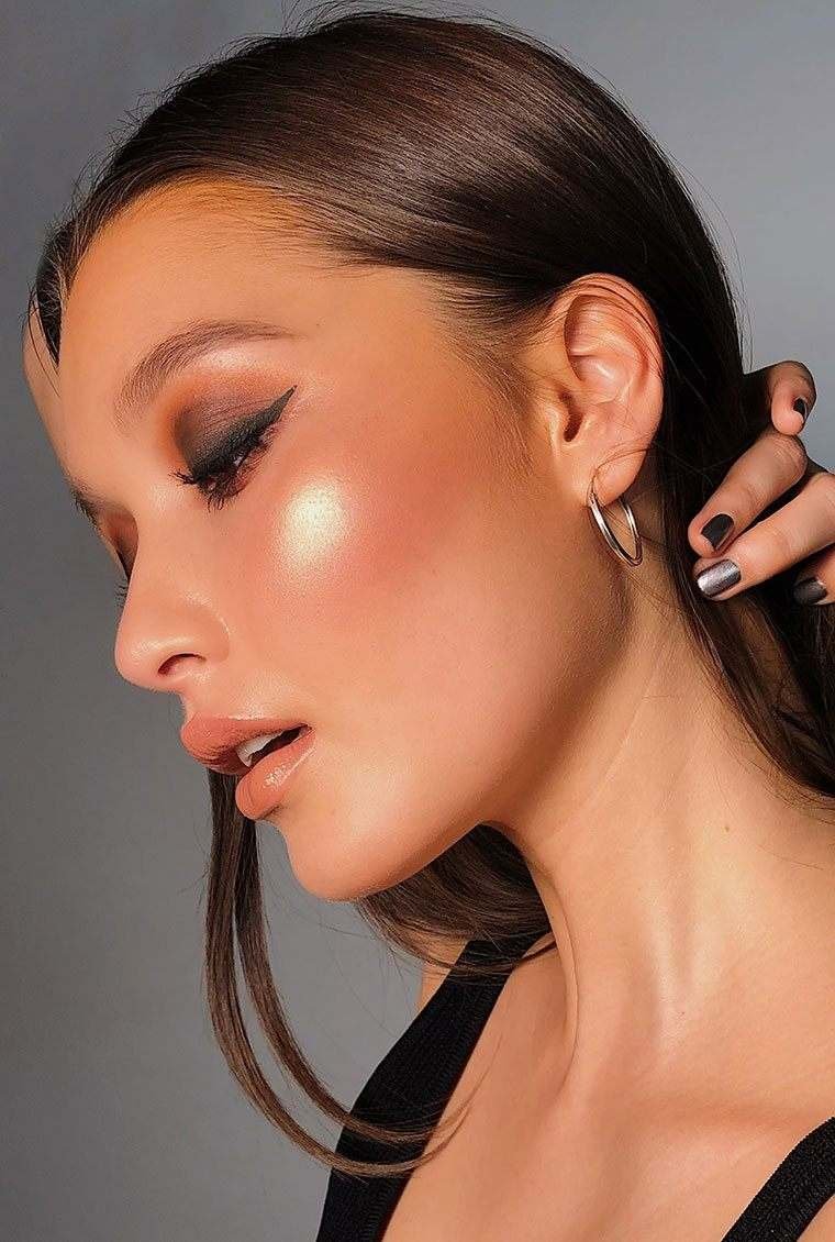 Facestudio® Master Chrome® Metallic Highlighter Makeup Gallery